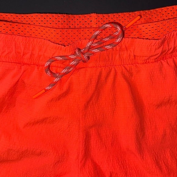 Athleta Trekkie Crest 2 in 1 Shortie in Racing Red Athletic Ripstop Neon Shorts - Picture 4 of 10